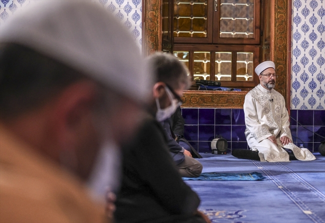 Eller koronavirüs hastaları için semaya açıldı